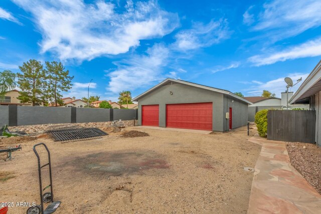 18585 N 70th Ave, Glendale, AZ 85308 - detached garage featuring fence