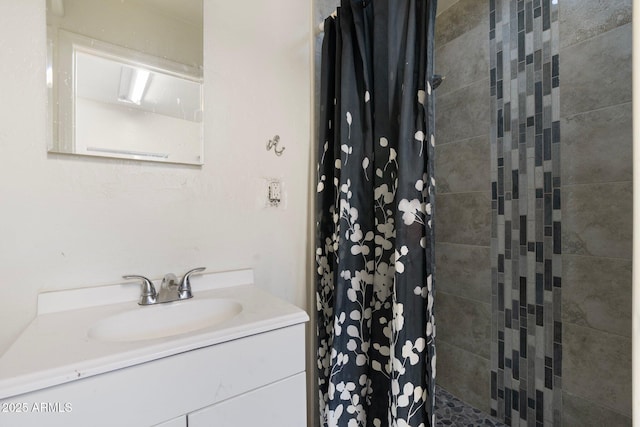 bathroom featuring a shower with curtain and vanity