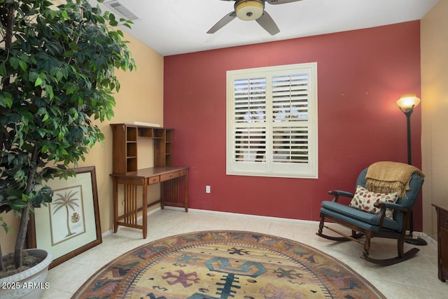 sitting room with ceiling fan