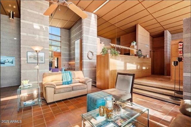 25232 N Horseshoe Trl, Scottsdale, AZ 85255 - common area featuring a high ceiling