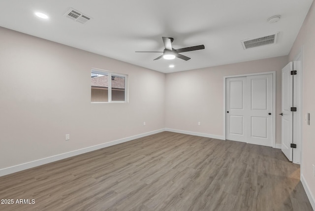 empty room featuring light wood-type flooring and ceiling fan