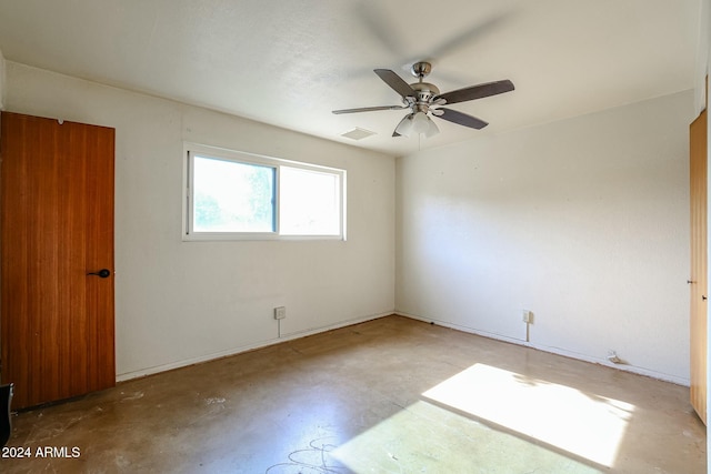 unfurnished room with ceiling fan