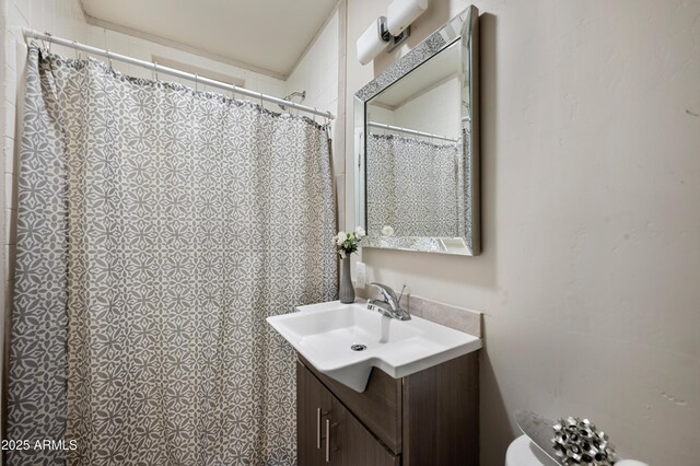 405 W Monte Way, Phoenix, AZ 85041 - full bath with vanity, toilet, and a shower with shower curtain