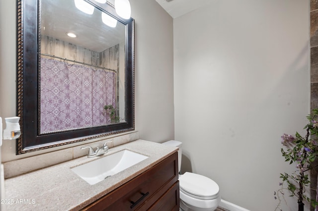 405 W Monte Way, Phoenix, AZ 85041 - bathroom featuring toilet, vanity, a shower with curtain, and baseboards
