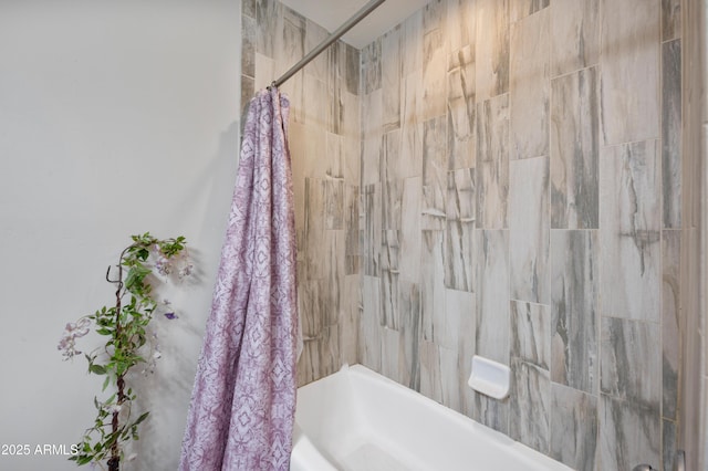 405 W Monte Way, Phoenix, AZ 85041 - bathroom with shower / tub combo with curtain
