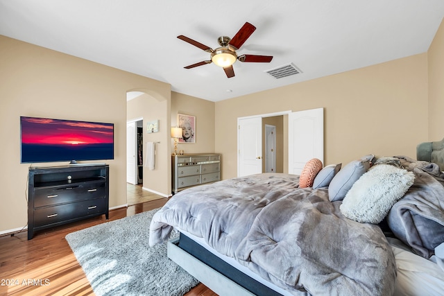 bedroom featuring light hardwood / wood-style floors and ceiling fan