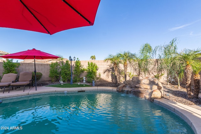 view of pool featuring pool water feature