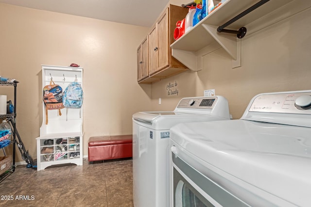 291 E Canyon Rock Rd, San Tan Valley, AZ 85143 - clothes washing area featuring cabinet space, independent washer and dryer, and baseboards