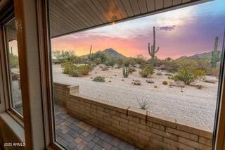 entryway featuring a mountain view