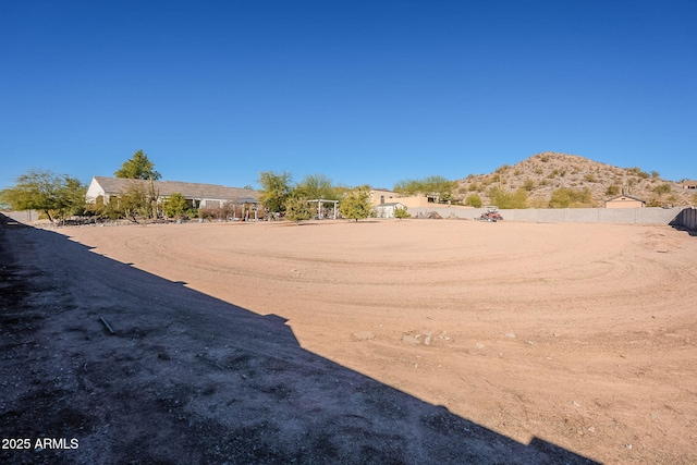 view of yard with a mountain view