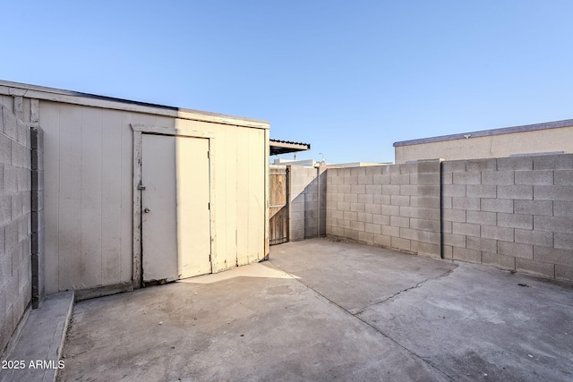 exterior space featuring a storage shed