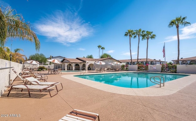 view of swimming pool featuring a patio