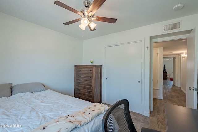 310 E Fremont Dr, Tempe, AZ 85282 - bedroom with wood finished floors, a closet, baseboards, and a ceiling fan