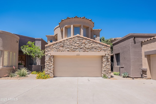view of front of property featuring stucco siding, driveway, and an attached garage
