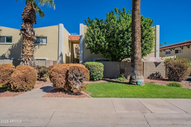 view of front of home featuring a front lawn