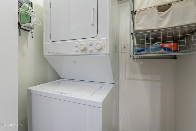 laundry room with stacked washer / drying machine