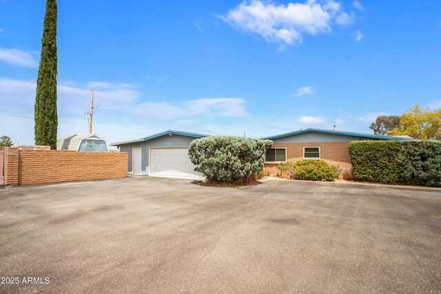 2001 Golf Links Rd, Sierra Vista, AZ 85635 - single story home with brick siding