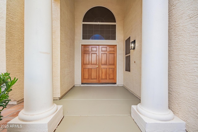 property entrance with stucco siding