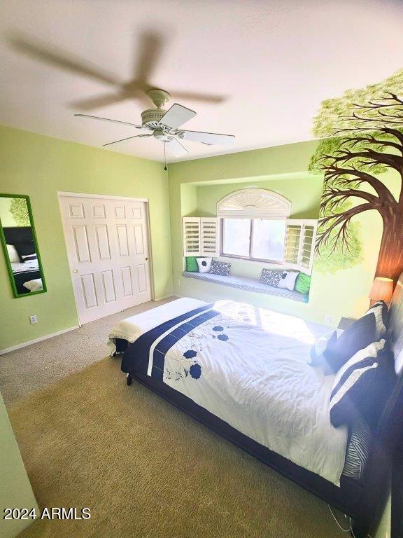 carpeted bedroom featuring ceiling fan