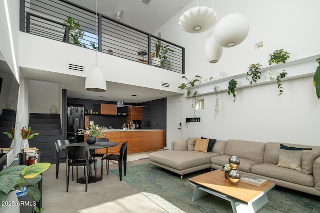 living room featuring a high ceiling