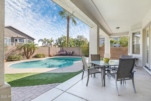 view of swimming pool featuring a patio