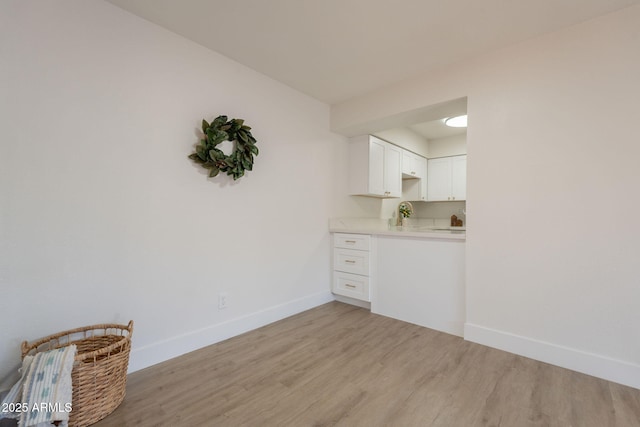 909 S Acapulco Ln Unit A, Tempe, AZ 85281 - bar featuring baseboards and light wood finished floors
