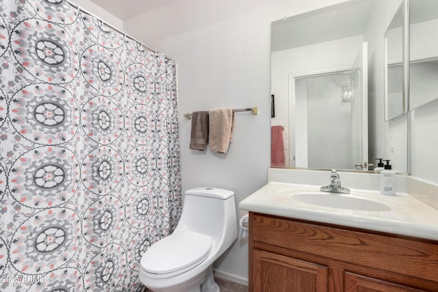 bathroom featuring toilet, a shower with shower curtain, and vanity