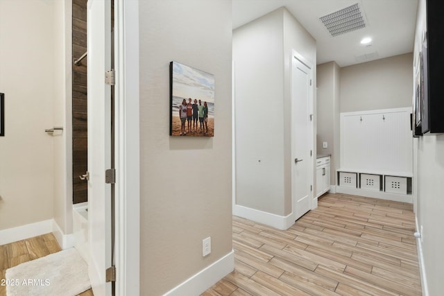38500 N School House Rd Unit 62, Cave Creek, AZ 85331 - corridor featuring recessed lighting, visible vents, light wood-style flooring, and baseboards