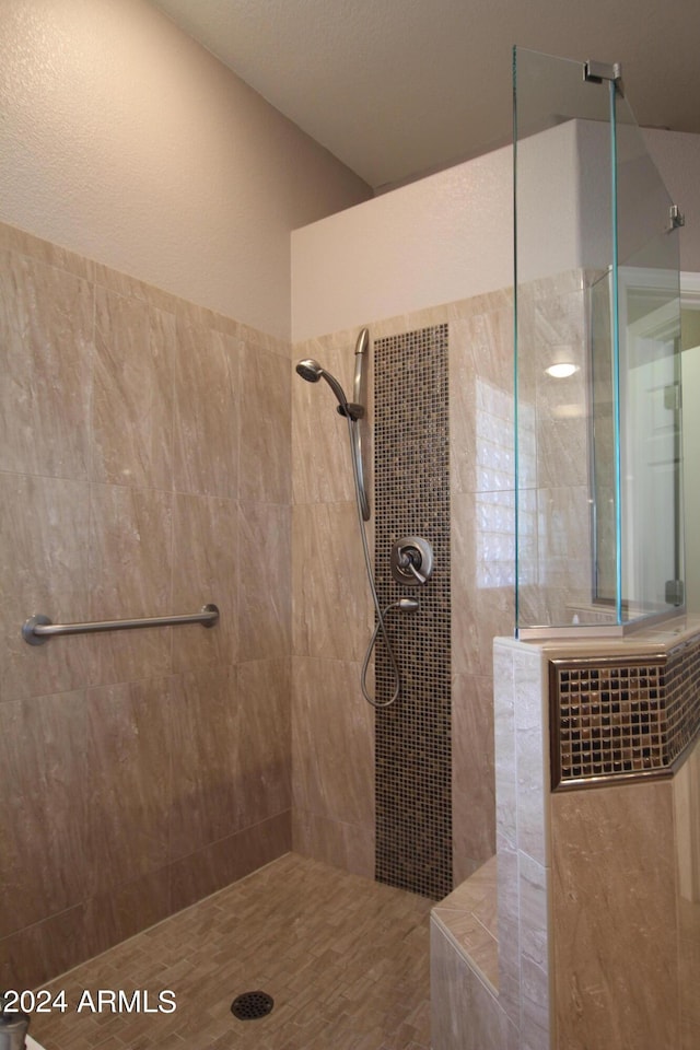 bathroom featuring tiled shower