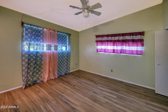 322 N Flynn Jans Ct, Pearce, AZ 85625 - unfurnished room featuring vaulted ceiling, ceiling fan, wood finished floors, and baseboards