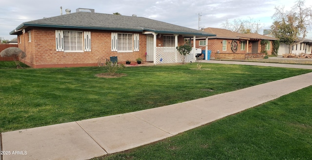 ranch-style home featuring a front lawn