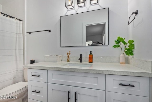 bathroom with toilet, vanity, and curtained shower