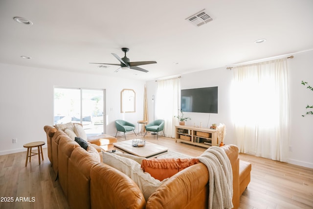 living room with light wood-type flooring, baseboards, visible vents, ceiling fan, and recessed lighting