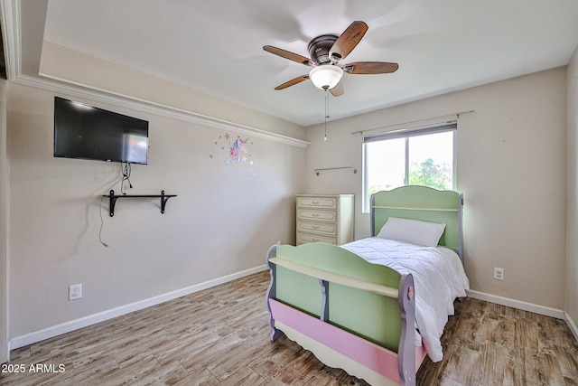 7125 W Canterbury Dr, Peoria, AZ 85345 - bedroom with wood finished floors, baseboards, and ceiling fan