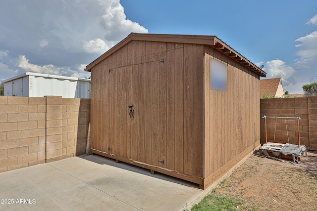 7125 W Canterbury Dr, Peoria, AZ 85345 - view of shed featuring a fenced backyard