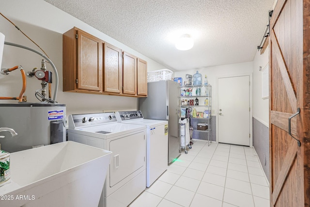 laundry room featuring sink, cabinets, light tile patterned floors, washing machine and clothes dryer, and electric water heater