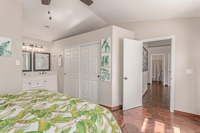 925 W Hudson Way, Gilbert, AZ 85233 - bedroom featuring ensuite bath, a closet, and ceiling fan