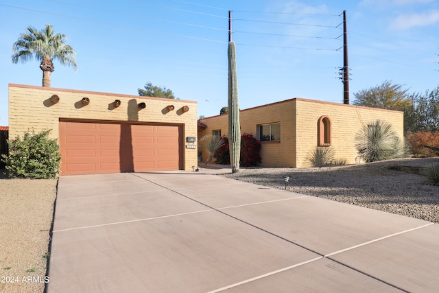 view of front facade with a garage