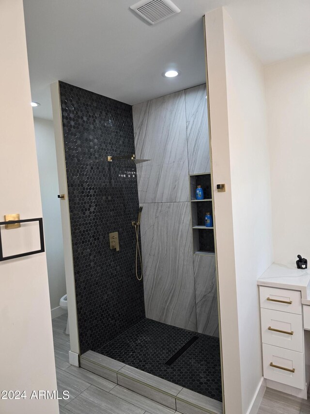 38422 W Buckeye Rd, Tonopah, AZ 85354 - bathroom featuring visible vents, toilet, recessed lighting, a walk in shower, and wood finished floors