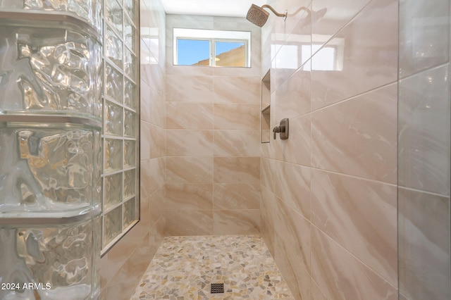 bathroom featuring a tile shower