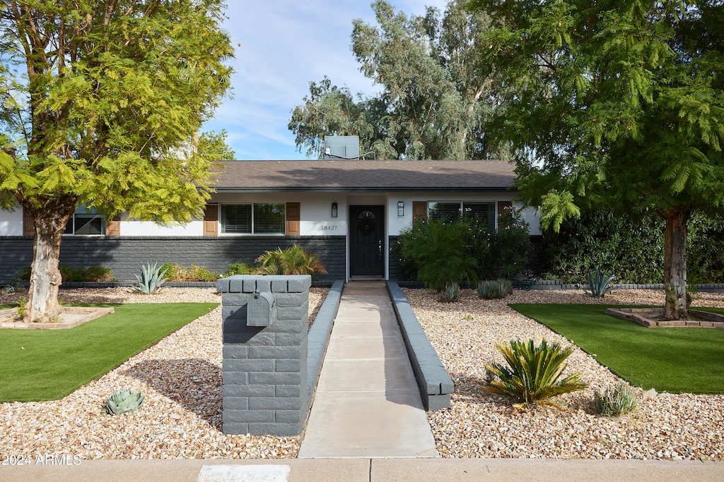 ranch-style house with a front yard