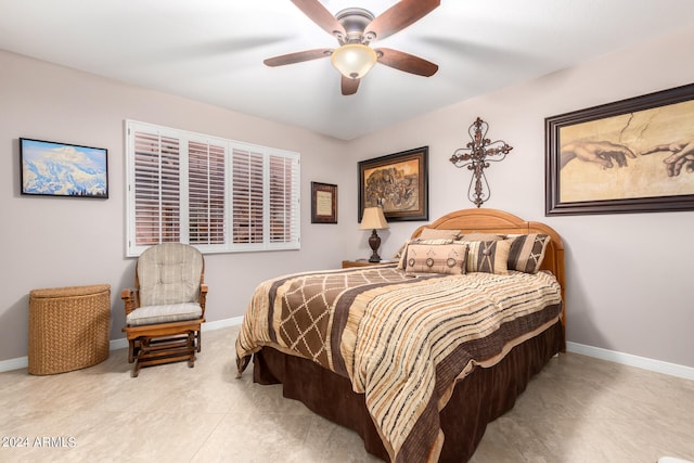 bedroom featuring ceiling fan