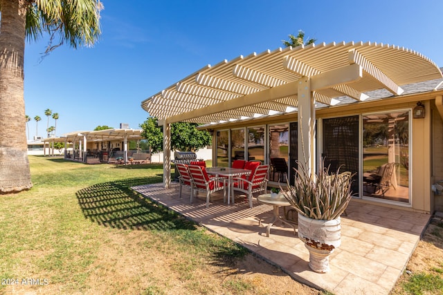 view of yard with a pergola