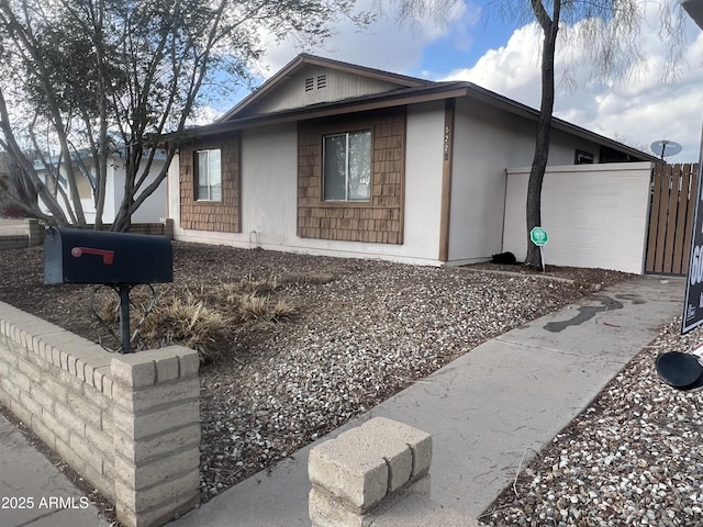 5220 W Mauna Loa Ln, Glendale, AZ 85306 - view of side of property
