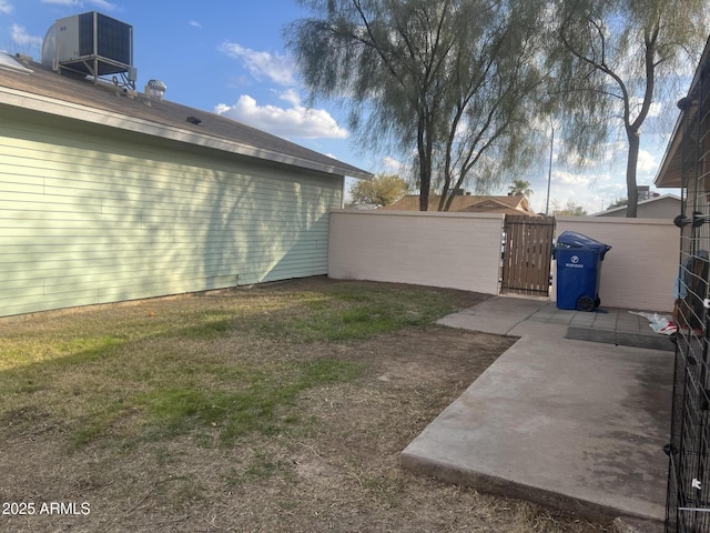 5220 W Mauna Loa Ln, Glendale, AZ 85306 - view of yard featuring cooling unit, a gate, and a patio area