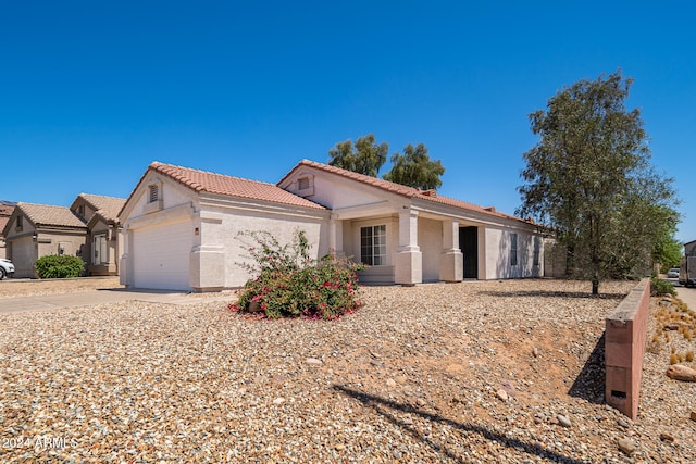 view of front facade featuring a garage