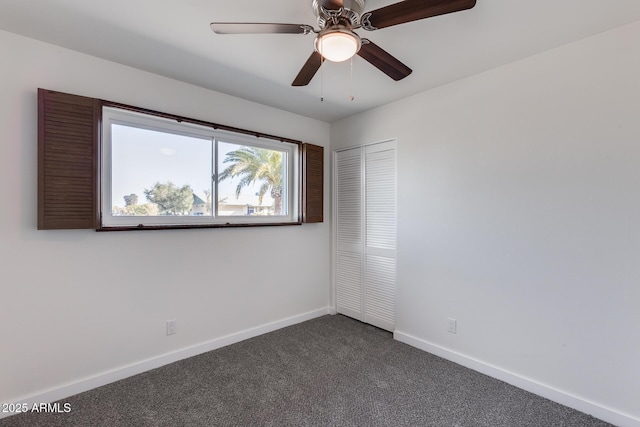 carpeted empty room featuring ceiling fan