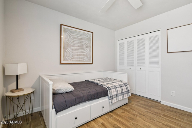 13842 N 40th Ave, Phoenix, AZ 85053 - bedroom featuring light wood-style flooring, a closet, and a ceiling fan