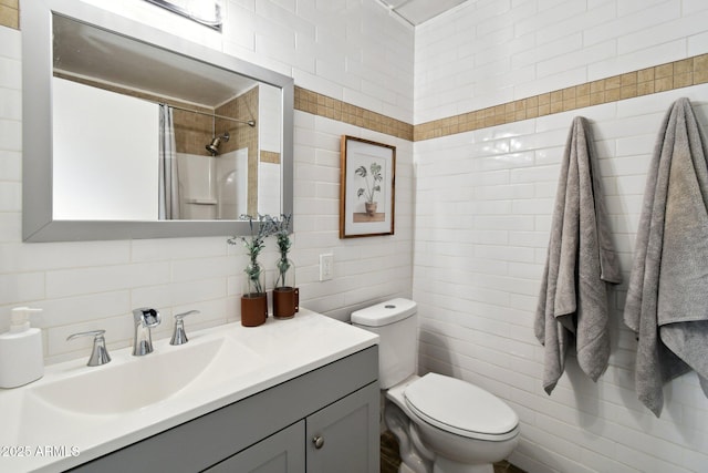13842 N 40th Ave, Phoenix, AZ 85053 - full bath with tile walls, vanity, a shower, and decorative backsplash