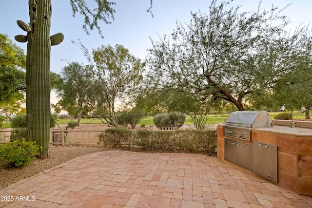 view of patio with an outdoor kitchen and grilling area